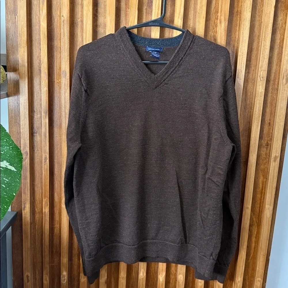 Gap Y2K 100% Merino Wool V neck Unisex Sweater. Size L